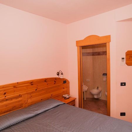 Hotel Vittoria Riva del Garda Habitación foto