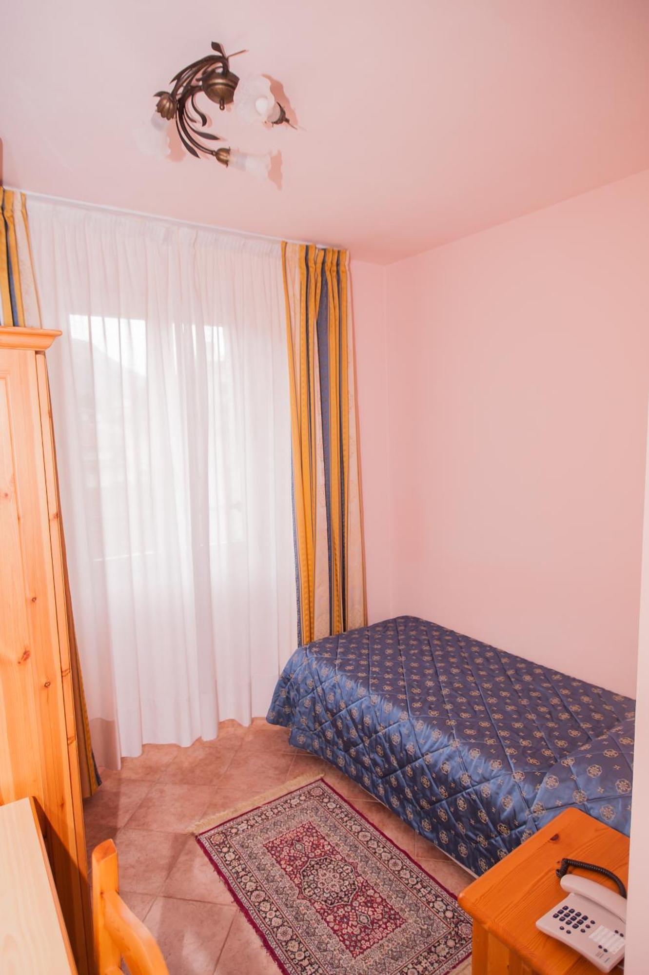Hotel Vittoria Riva del Garda Habitación foto