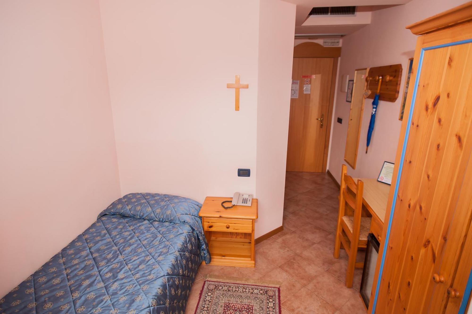 Hotel Vittoria Riva del Garda Habitación foto