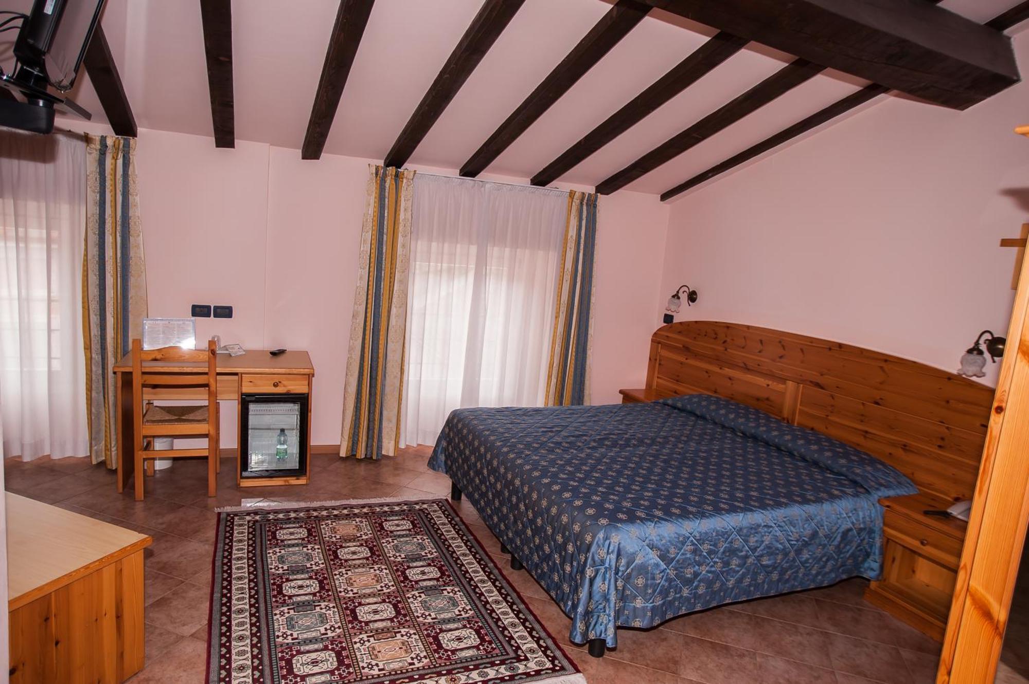 Hotel Vittoria Riva del Garda Habitación foto